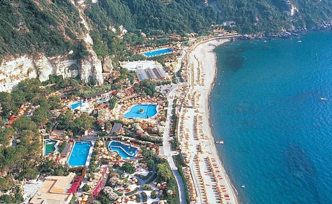 Appartamenti Su Piazza Matteotti Forio Centralissimi Exteriör bild